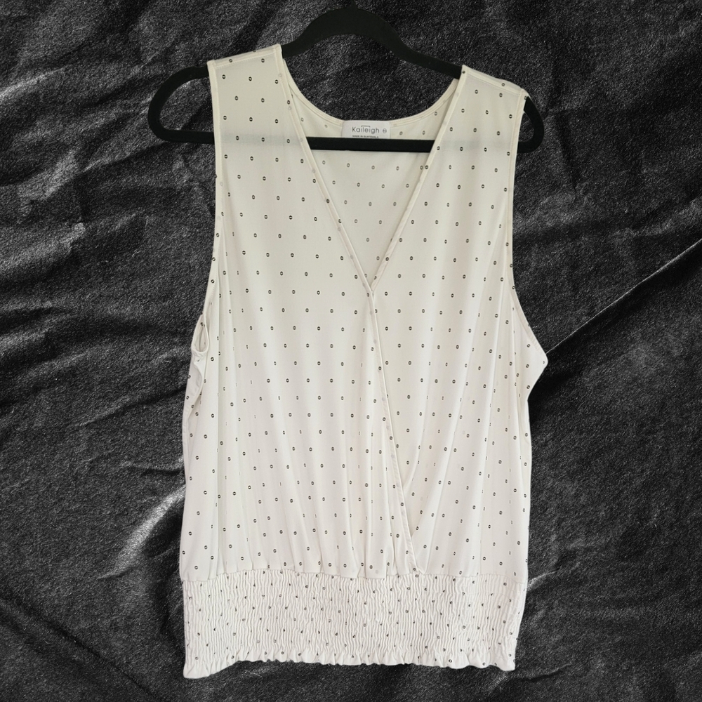 Ivory Sleeveless Top with Black Arrow Pattern